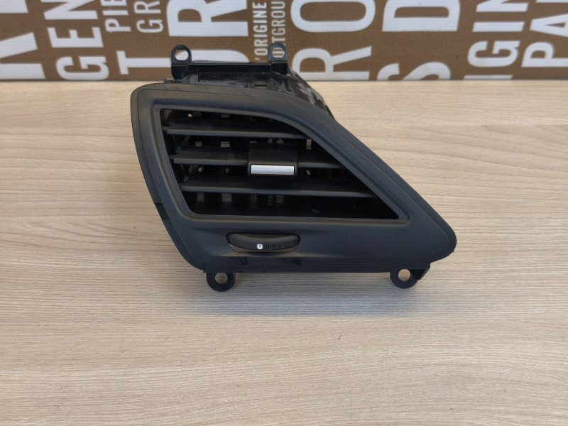 Воздушный дефлектор салона