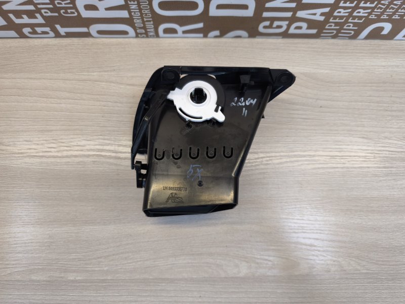 Воздушный дефлектор салона