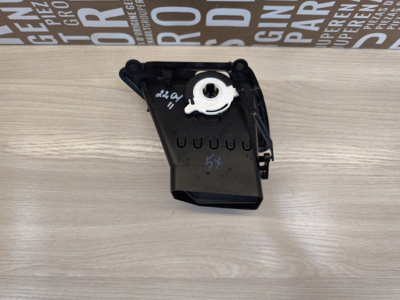 Воздушный дефлектор салона