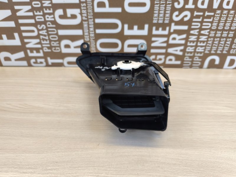 Воздушный дефлектор салона