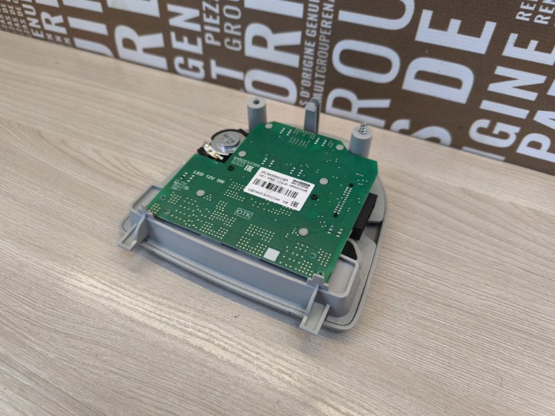 плафон освещения салона