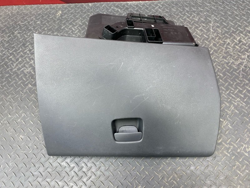 Крышка бардачка