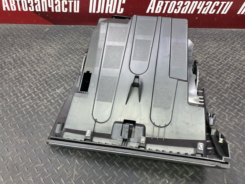 Крышка бардачка