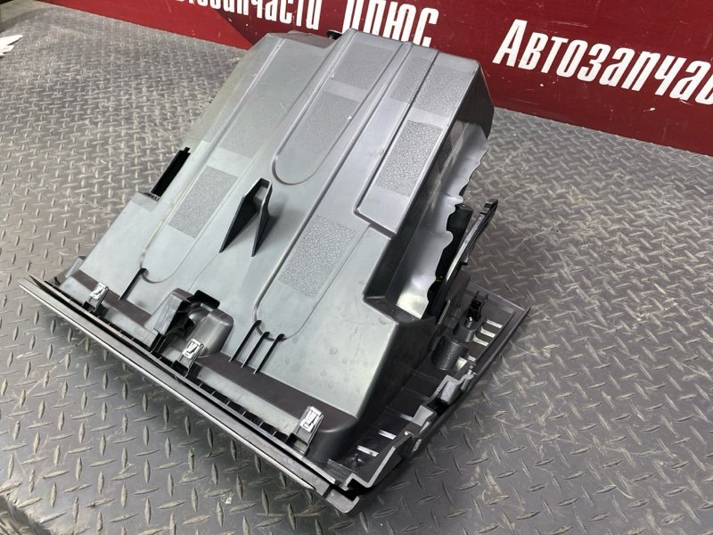 Крышка бардачка