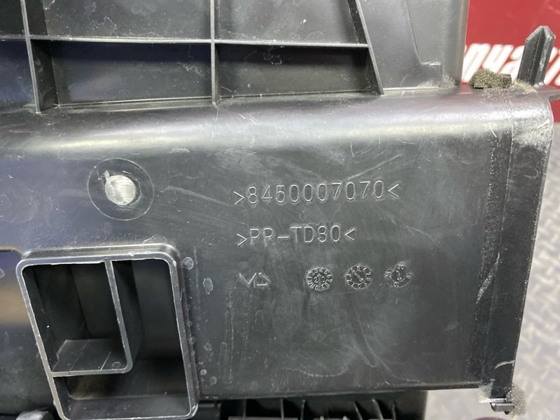 Крышка бардачка