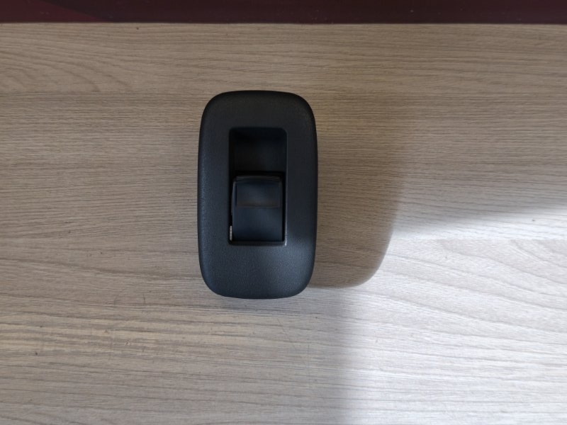 Кнопка стеклоподъемника