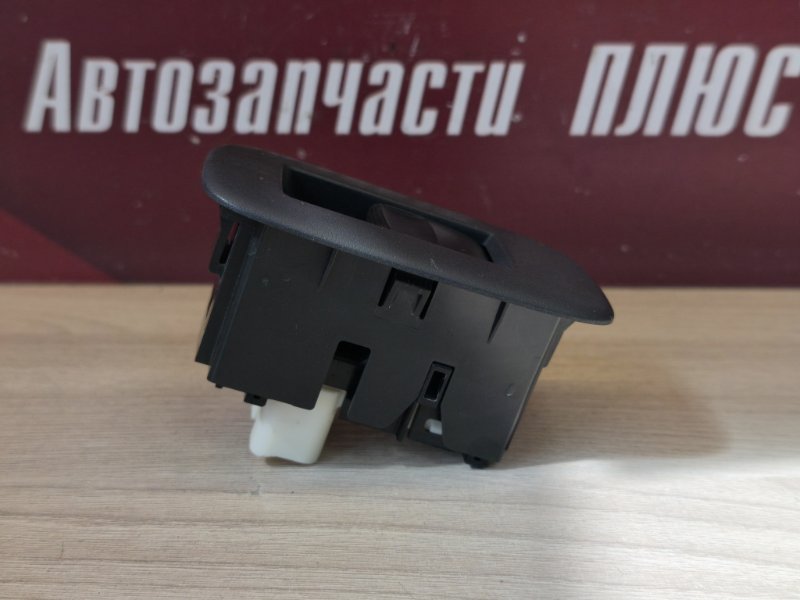 Кнопка стеклоподъемника