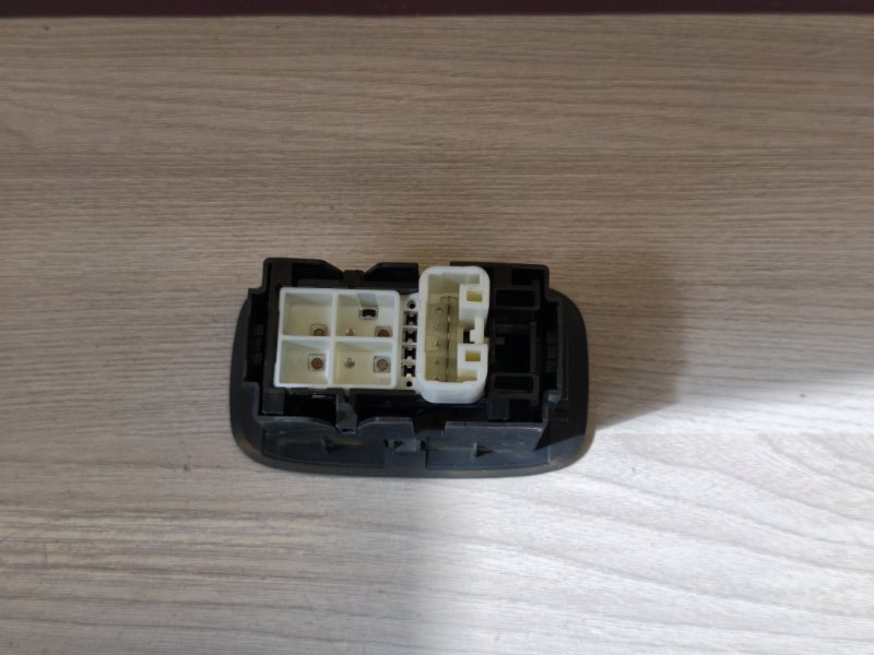 Кнопка стеклоподъемника