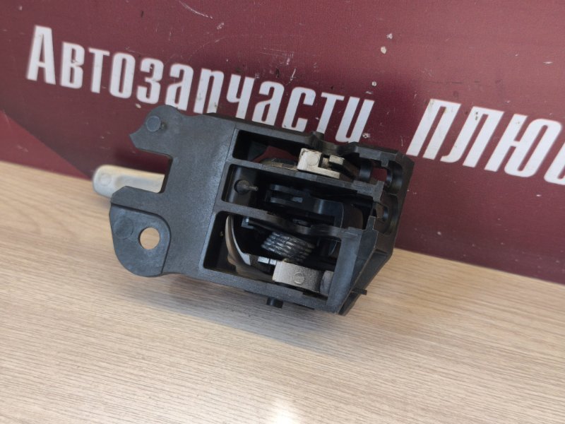 Внутренняя ручка     двери