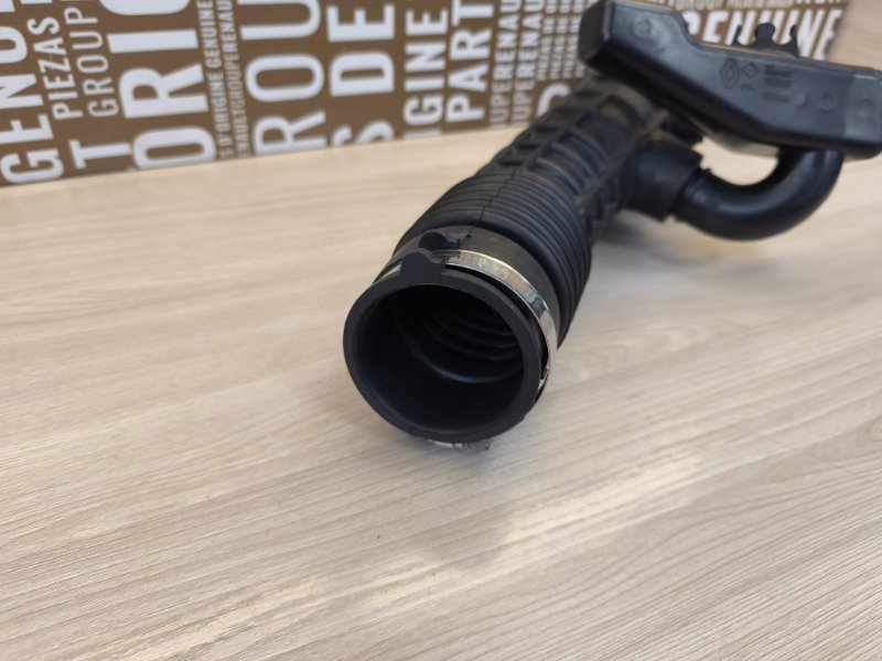 Патрубок воздушного фильтра