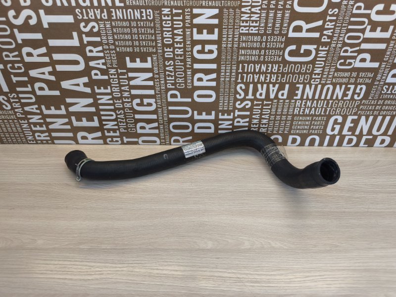 Верхний патрубок радиатора