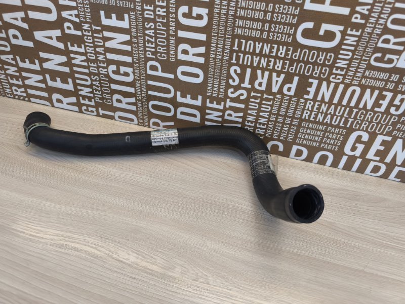 Верхний патрубок радиатора