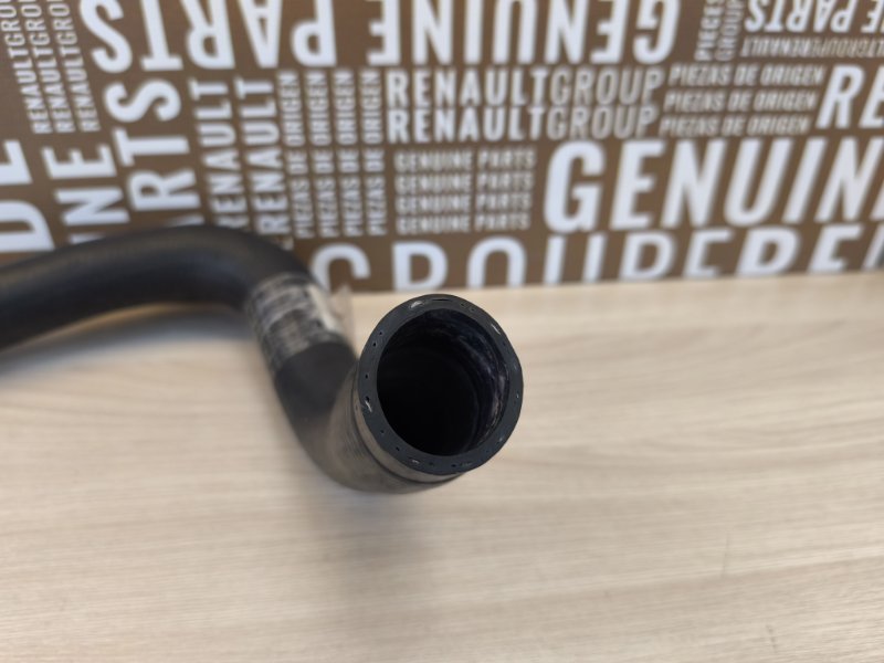 Верхний патрубок радиатора