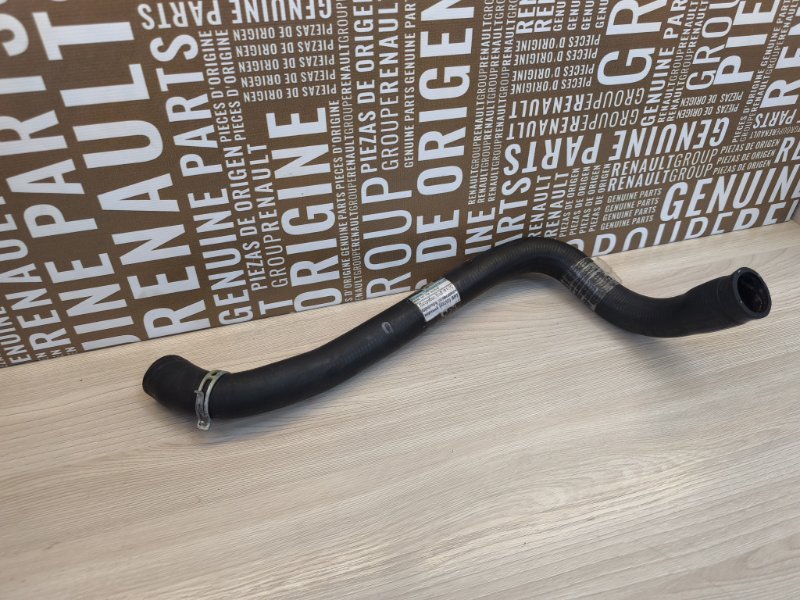 Верхний патрубок радиатора