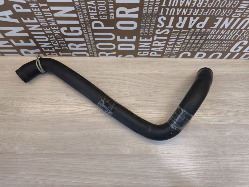 Верхний патрубок радиатора