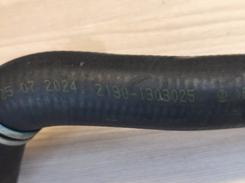 Верхний патрубок радиатора