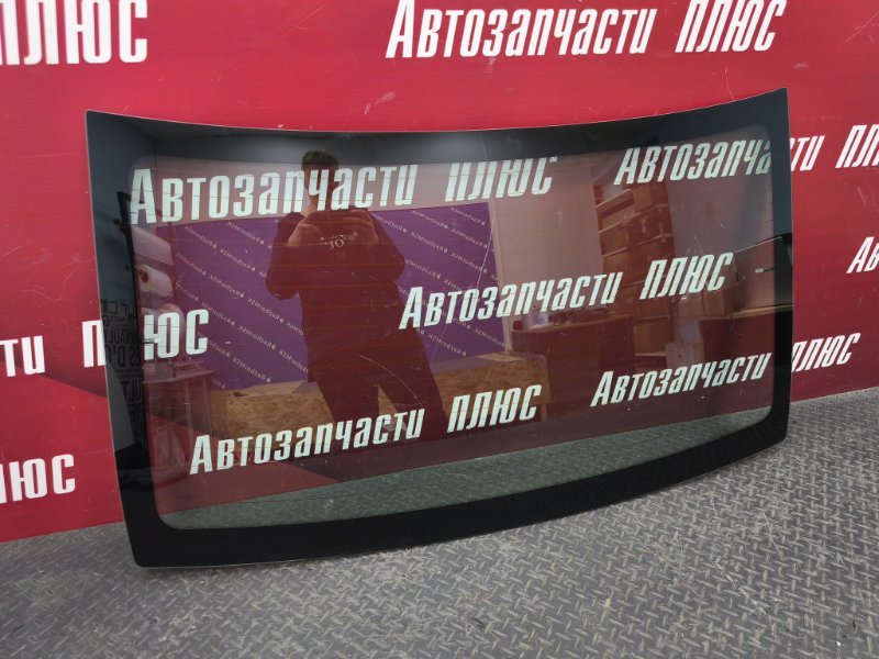 Стекло заднее