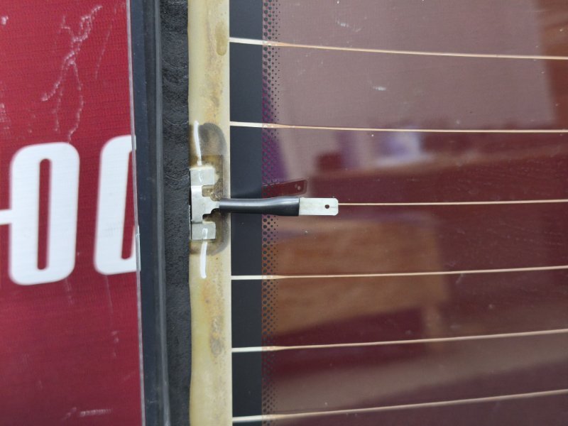 Стекло заднее