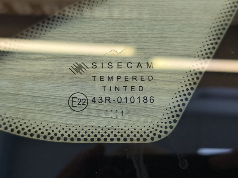 Форточка кузова