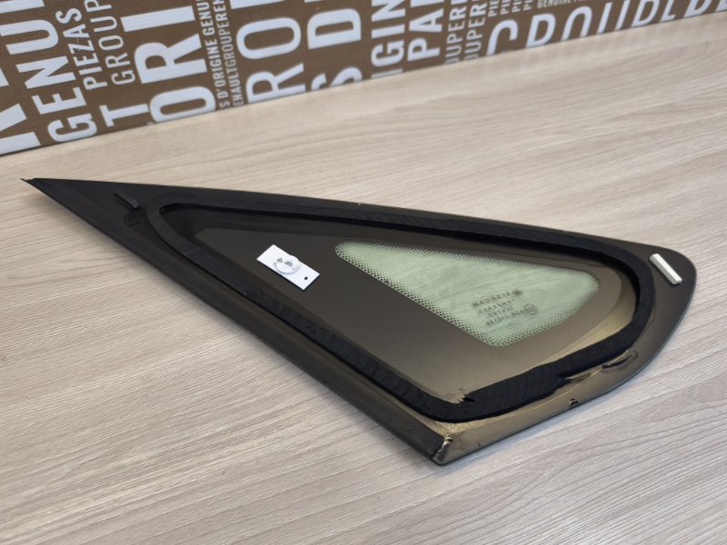 Форточка кузова