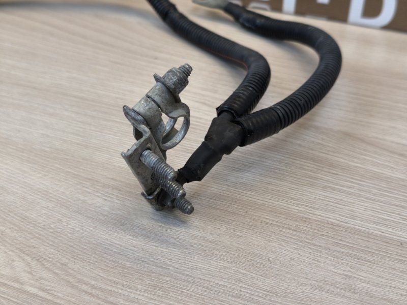 Клемма аккумулятора (минусовая)