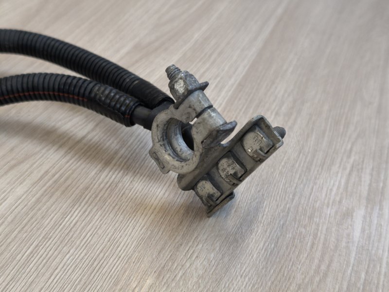 Клемма аккумулятора (минусовая)