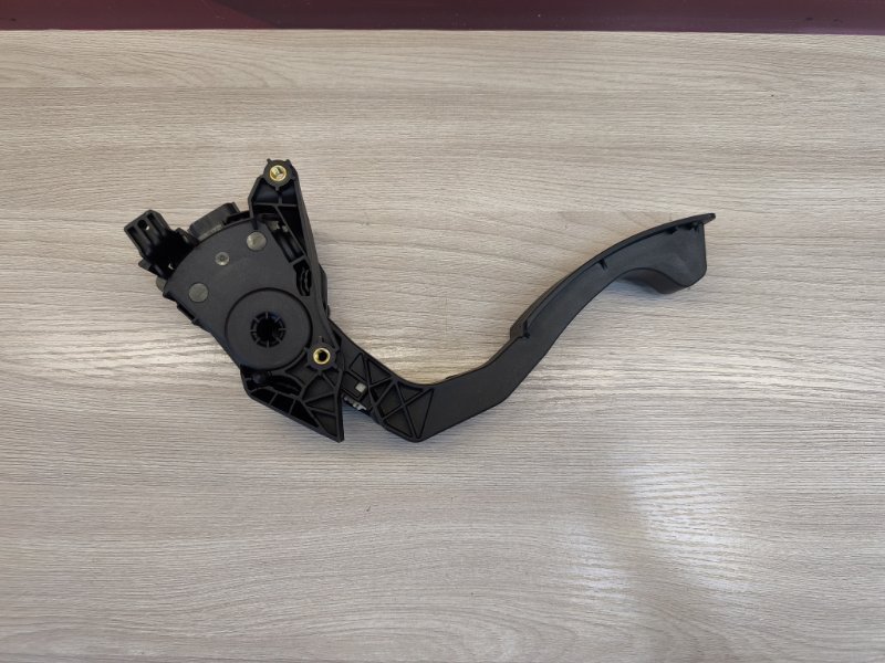 Педаль газа