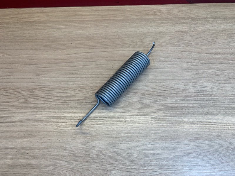 Пружина крышки багажника