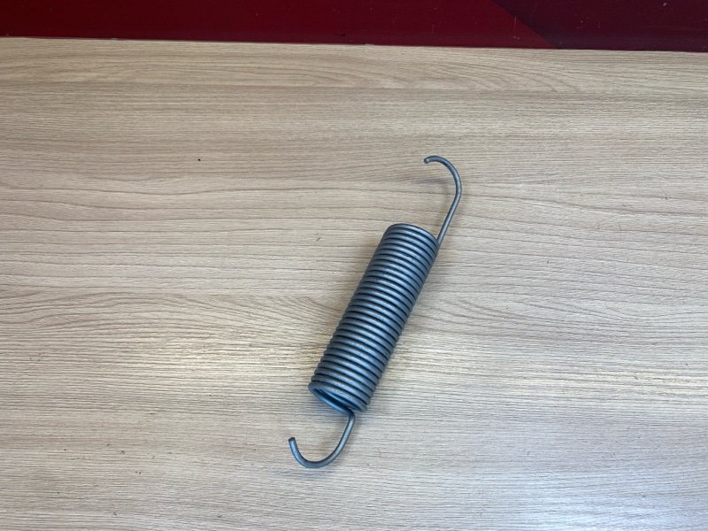 Пружина крышки багажника