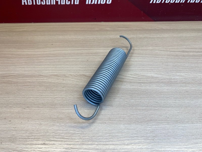 Пружина крышки багажника