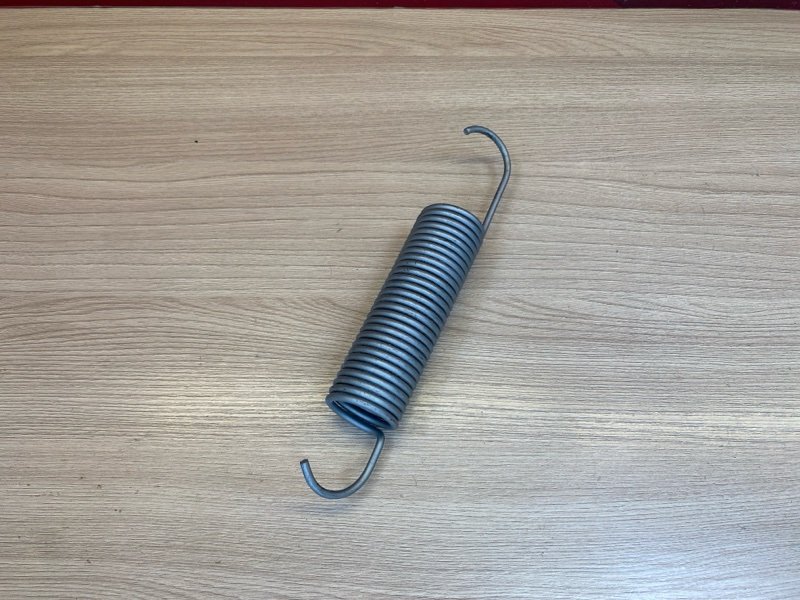 Пружина крышки багажника