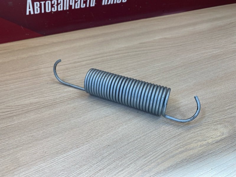 Пружина крышки багажника