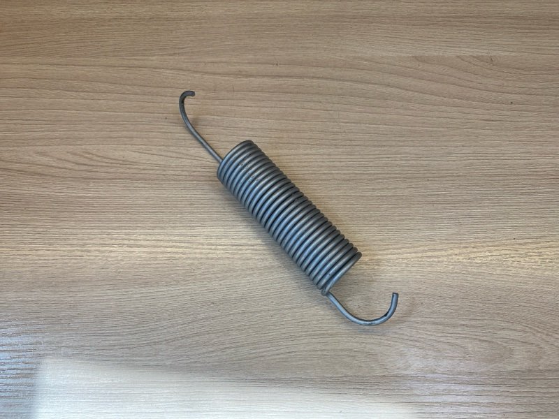 Пружина крышки багажника
