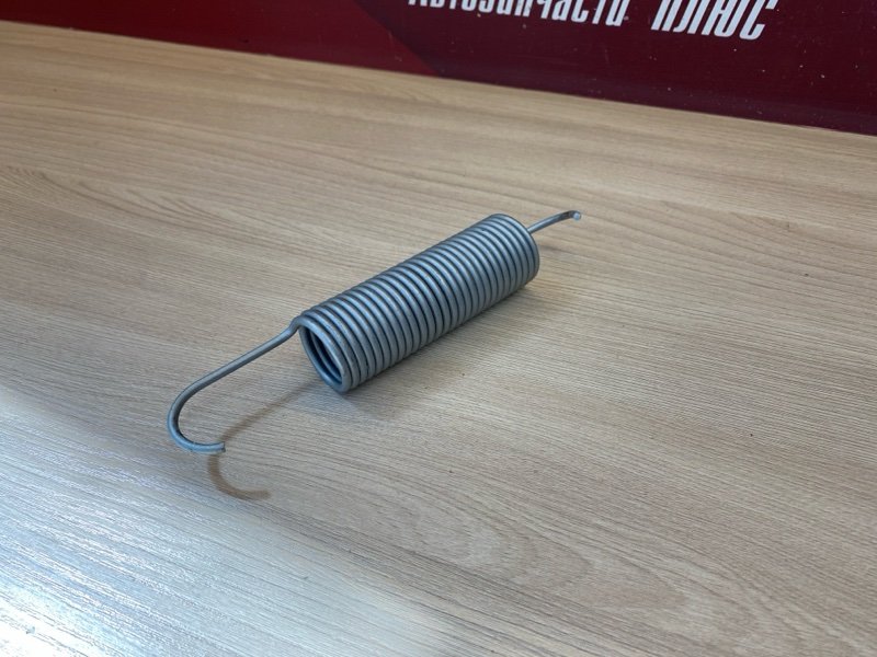 Пружина крышки багажника