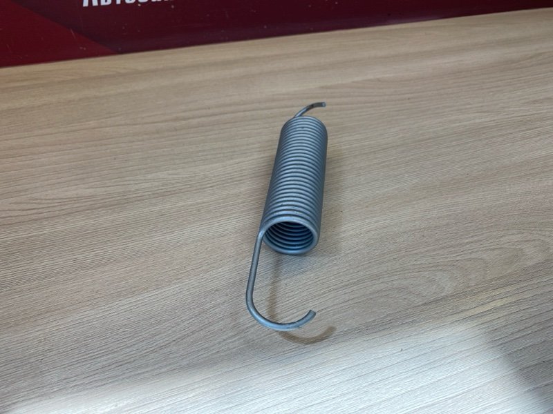 Пружина крышки багажника