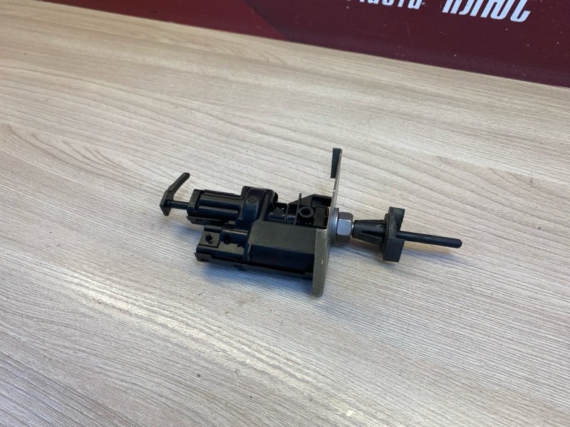 Активатор лючка бензобака