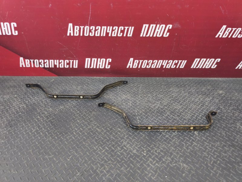 Крепление топливного бака