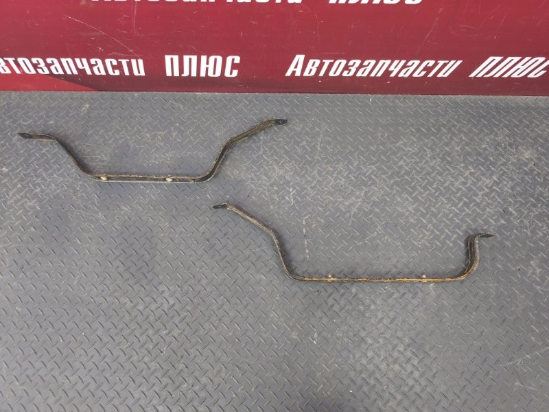 Крепление топливного бака