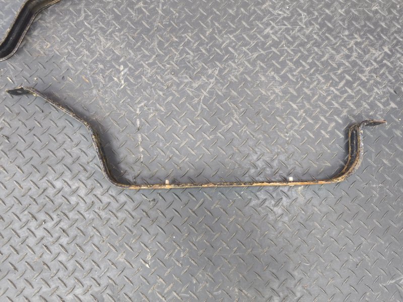 Крепление топливного бака