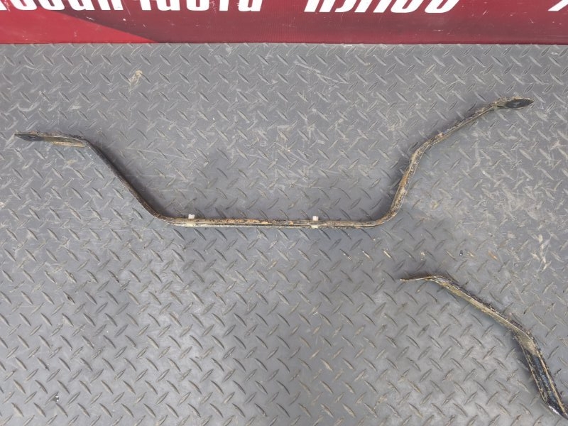 Крепление топливного бака