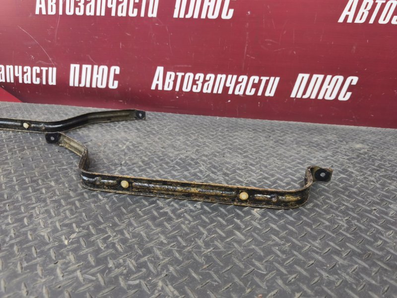 Крепление топливного бака