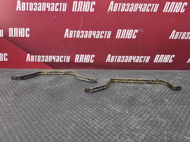 Крепление топливного бака