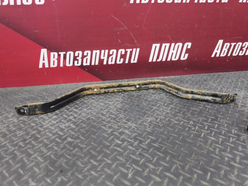 Крепление топливного бака