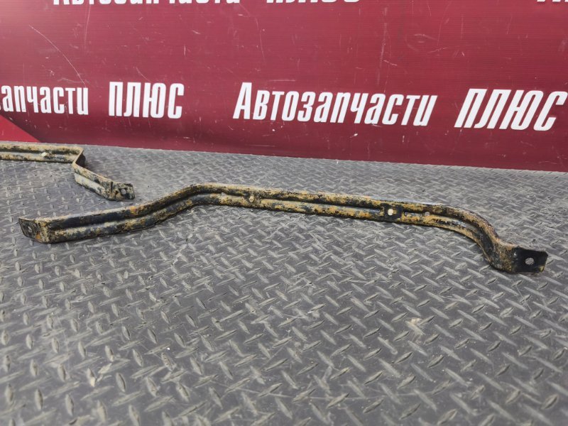 Крепление топливного бака