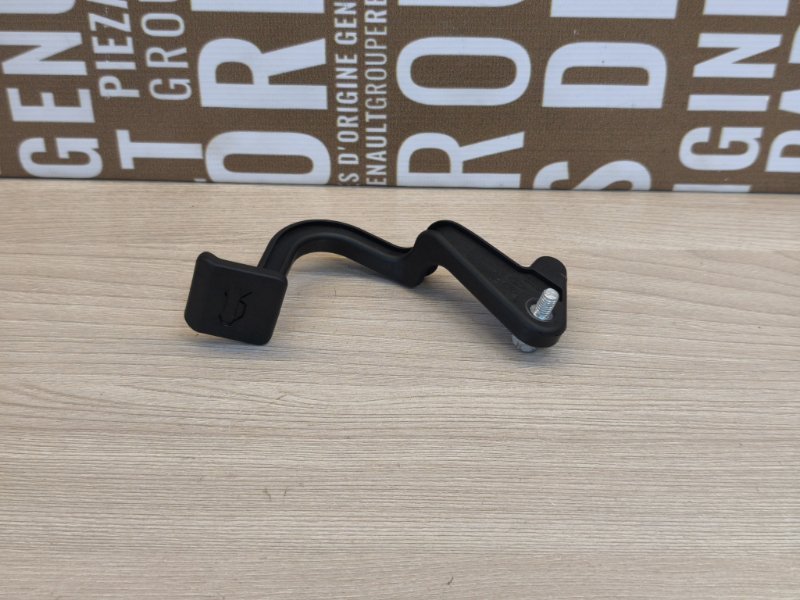 Ручка открывания капота