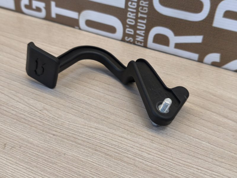 Ручка открывания капота