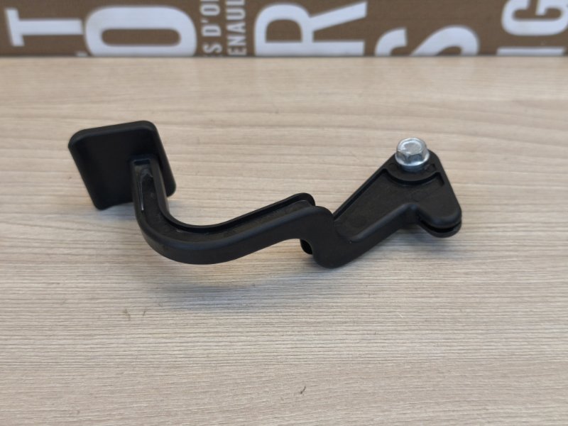 Ручка открывания капота