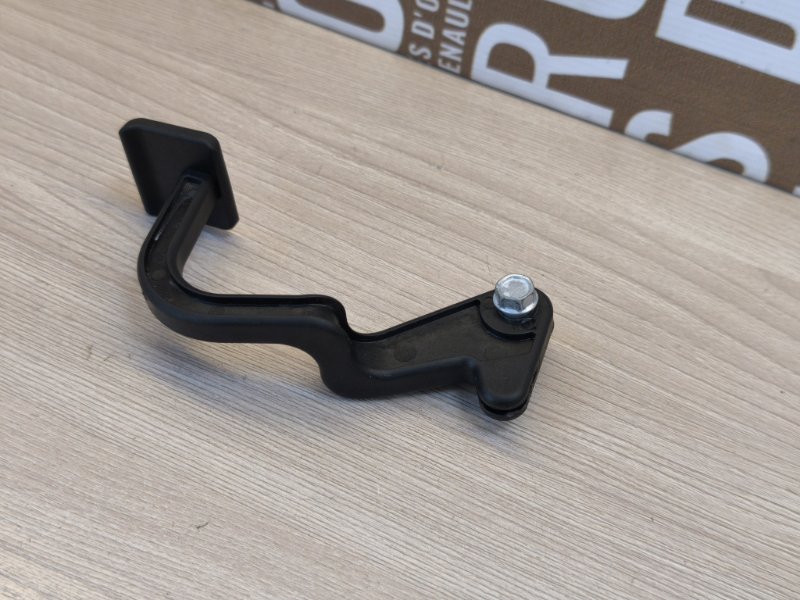 Ручка открывания капота