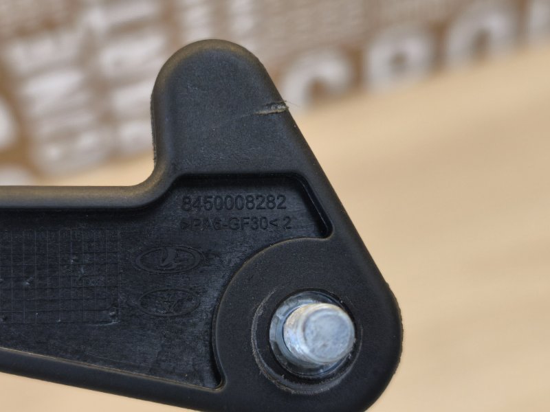 Ручка открывания капота