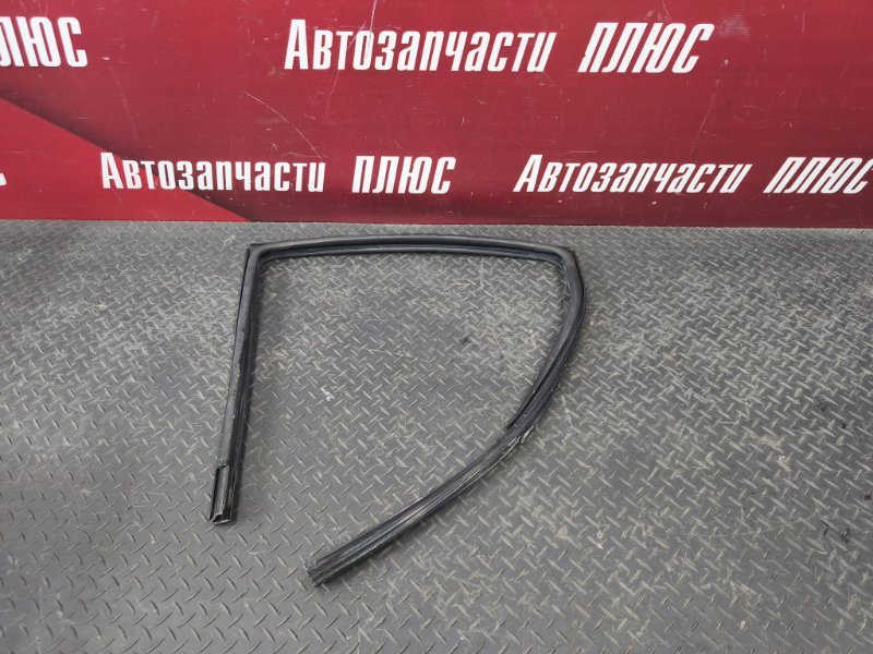 Уплотнитель стекла      двери